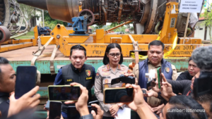 Tiga mesin turbo pesawat bekas disita polisi di gudang Batam