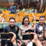 Tiga mesin turbo pesawat bekas disita polisi di gudang Batam