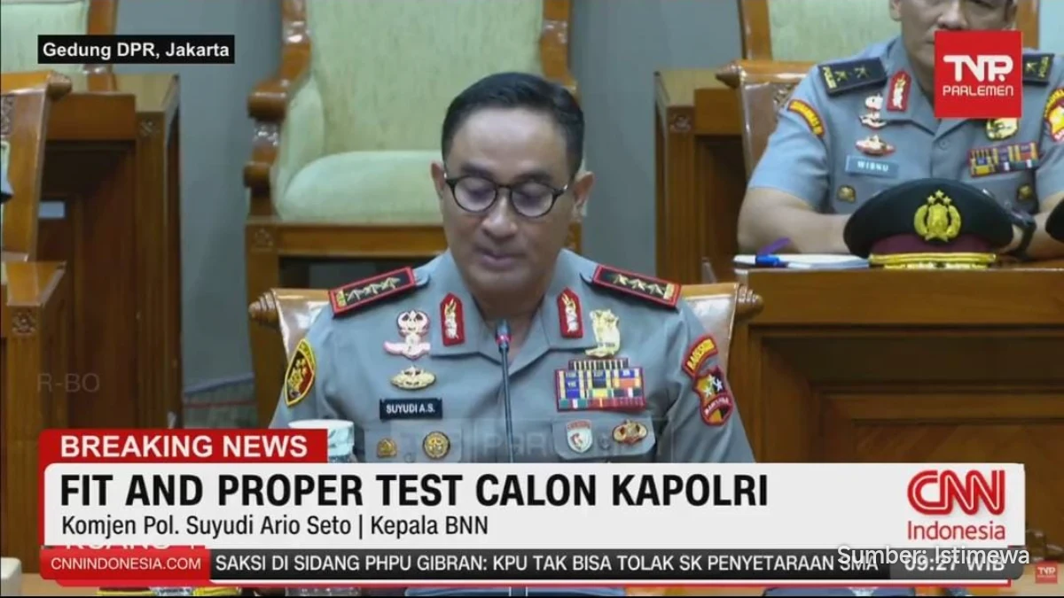 Presiden Prabowo Subianto menyerahkan surat usulan Kapolri kepada DPR