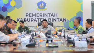 Bupati Roby Kurniawan memimpin rapat koordinasi data ekonomi di Bintan