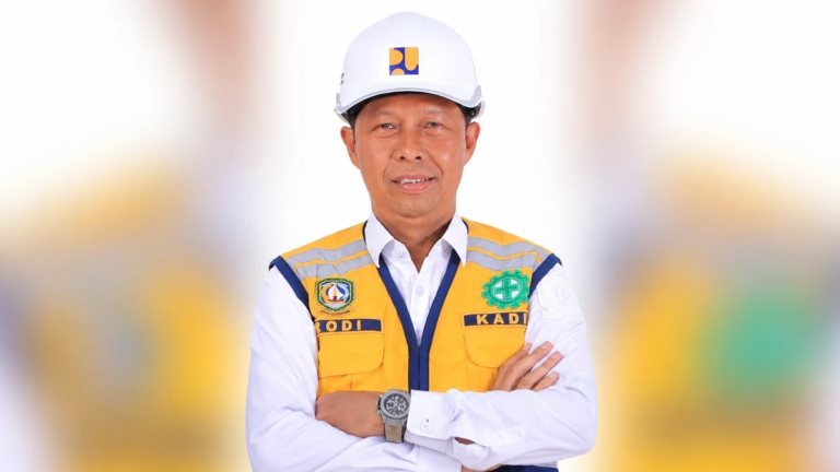 Kepala Dinas PUPP Kepri Rodi Yantari berbicara di konferensi pers Tanjungpinang