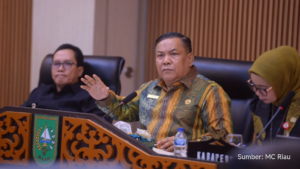 Plt Gubernur Riau SF Hariyanto berbicara di ruang melati kantor gubernur