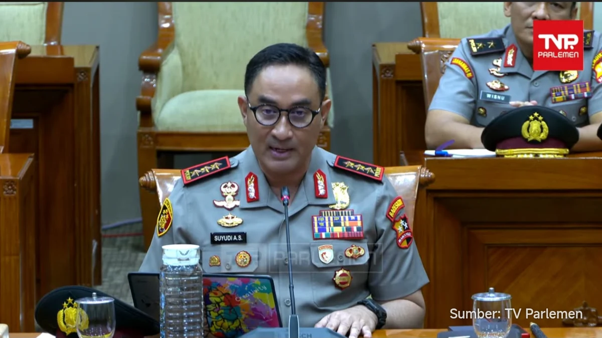 Komjen Pol. Suyudi Ario Seto berbicara di depan Komisi III DPR RI