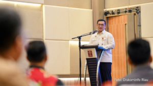 Sekretaris Daerah Riau Syahrial Abdi memimpin workshop anti‑radikalisme di Hotel Pangeran