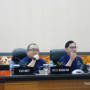 Syahrial Abdi berbicara tentang penguatan puskesmas di ruang rapat Kenanga