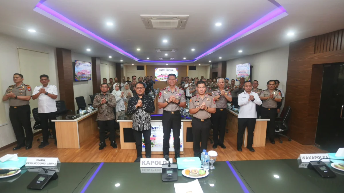 Kapolda Kepri Irjen Pol. Suhendri memimpin taklimat pemeriksaan PNBP lalu lintas di Rupatama