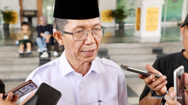 Wali Kota Batam Amsakar Achmad berbicara tentang sumber air baru di DPRD
