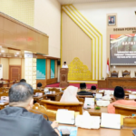 Wali Kota Batam Amsakar Achmad memberikan penjelasan tentang APBD 2027 di DPRD